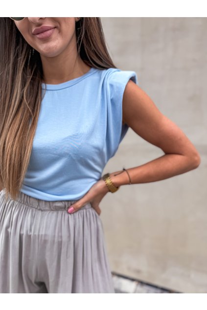 damsky jemny top s ramennimi vycpavkami baby blue eshopat cz 2