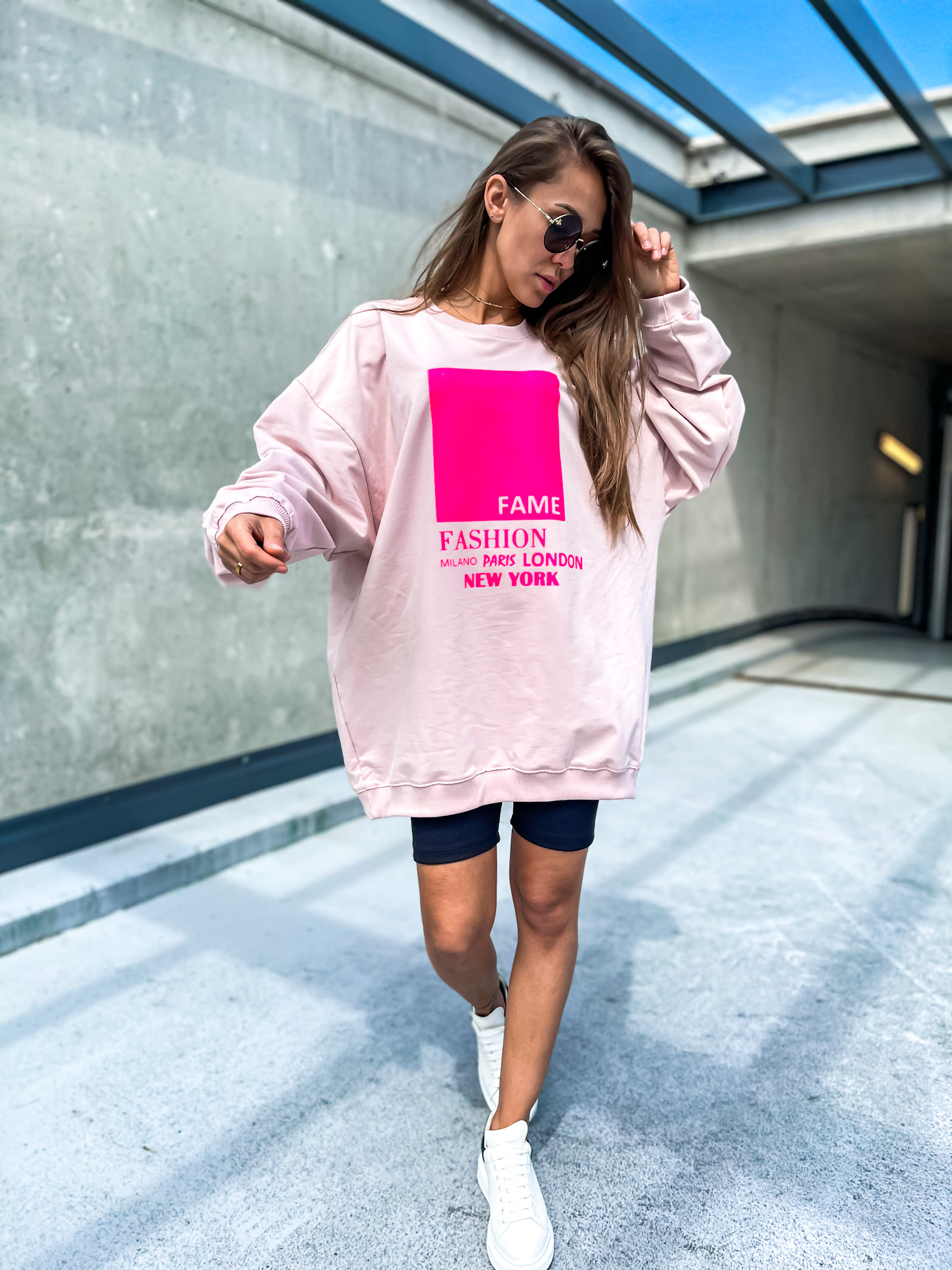 Eshopat Dámská prodloužená oversize mikina Fame Powder Pink