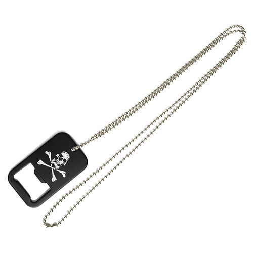 MIL-TEC® Přívěšek na krk DOG TAG s otvírákem na lahve ČERNÝ S LEBKOU Barva: Černá