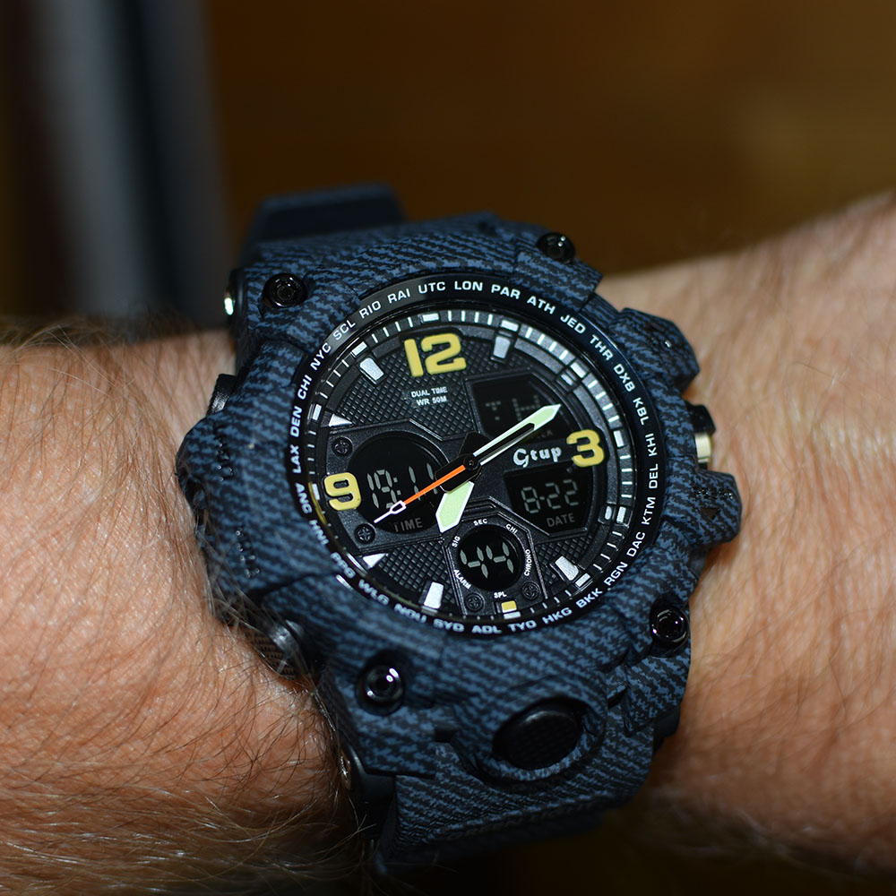 panske-sportovni-odolne-hodinky-g-shock-gtup-1050-na-ruce