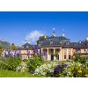 Schloss Park Pillnitz Wasserpalais mit Blumen