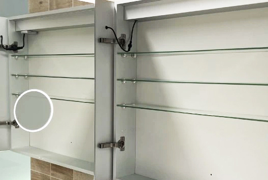 Luxusní zrcadlová galerka 80x70 cm s LED osvětlením, hodinami a kosmetickým zrcátkem