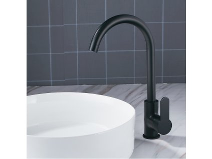 Černá umyvadlová baterie Blackie Mare, vysoká, oblá výtoková hubice