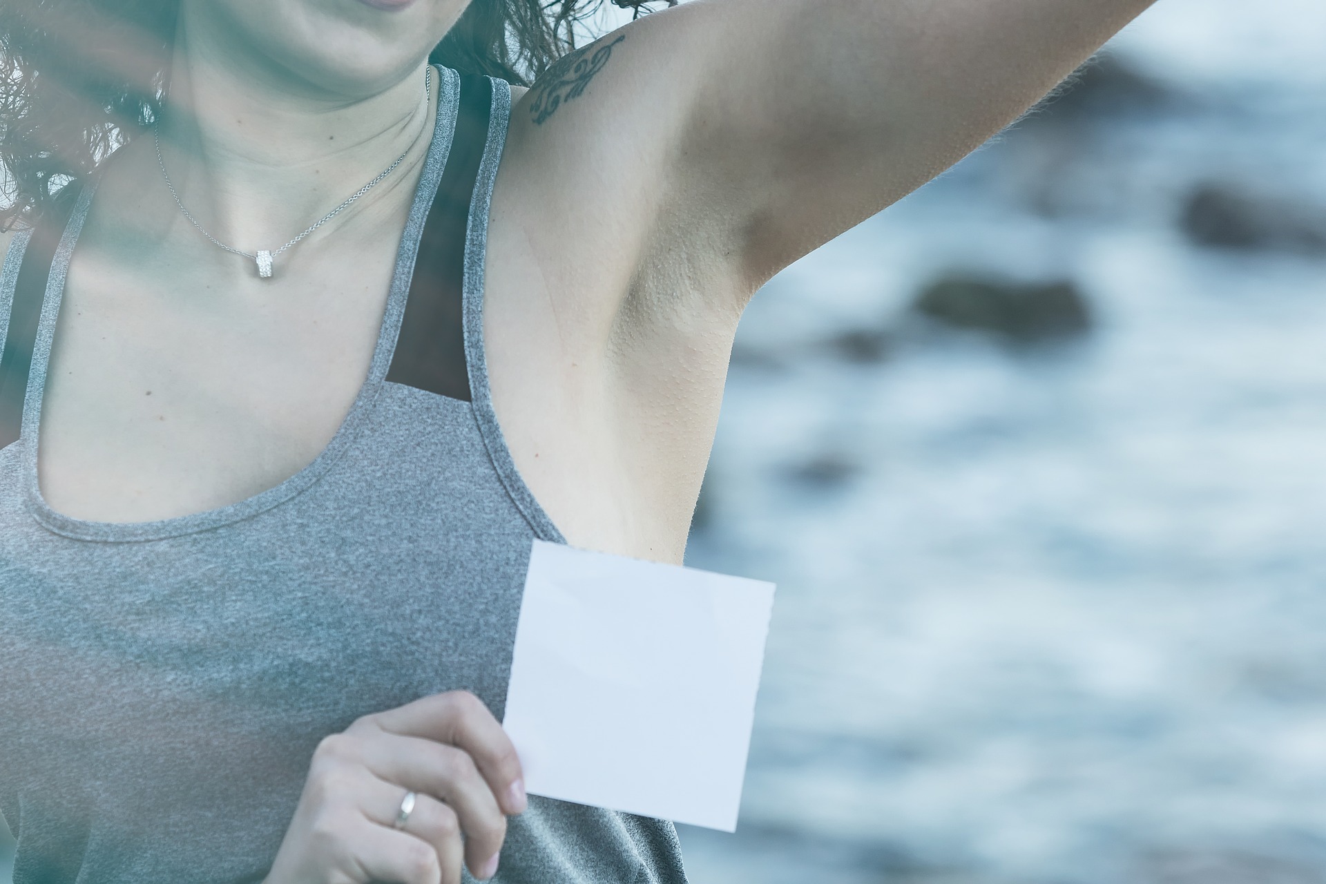 Deodoranty vs. antiperspiranty