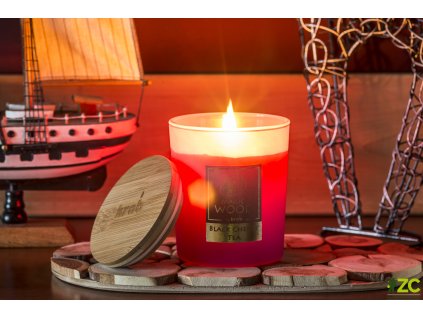 Svíčka sklo - MAGIC WOOD 300 g - Black Cherry Tea (cena bez slev)