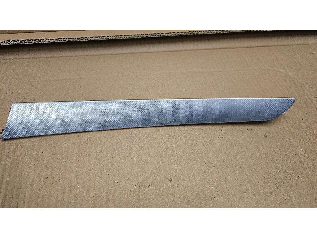 Ozdobná lišta dveří pravá přední Audi 8T 8K0867410 8K0 867 410