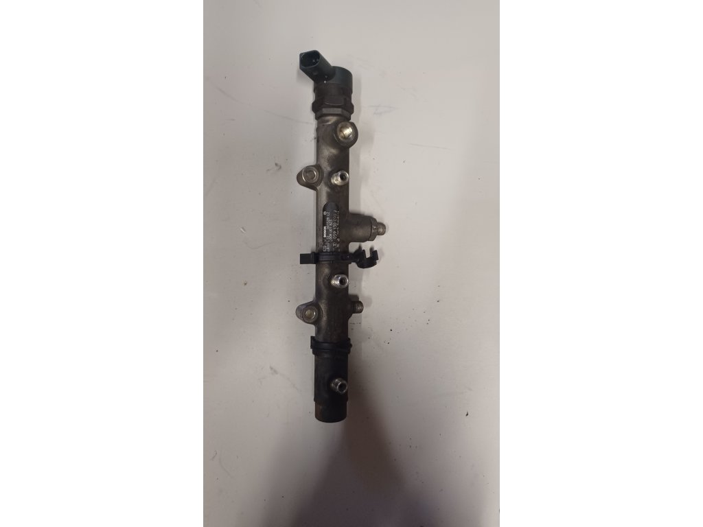 Vstřikovací lišta,  rozdělovač paliva VW Audi 059 130 090 J 059130090J