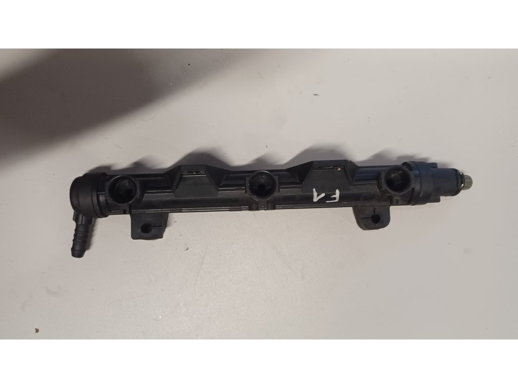 Vstřikovací lišta, rozdělovač paliva Škoda Fabia 1 03E 133 320 A 03E133320A