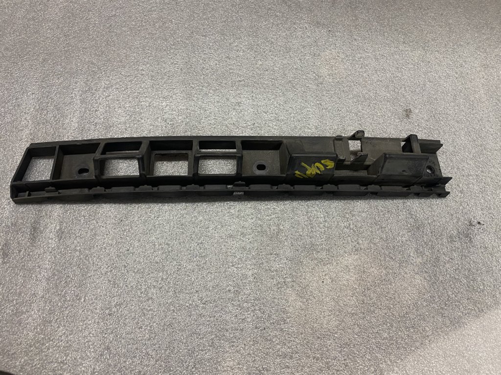 Upevňovací lišta prava Škoda Superb 2 3T5 807 864 BA 3T5807864BA