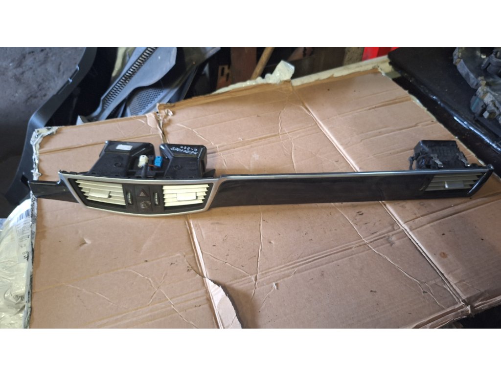Ozdobná lišta palubní desky s průduchy ventilace Mercedes-benz C-220 A 212 680 10 71 A2126801071 A 212 830 02 54 A2128300254
