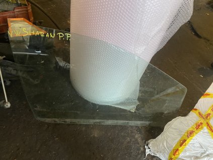 Sklo prave přední VW Sharan 2