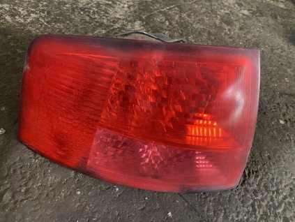 Zadní levé světlo Audi A8 D3 4E0 945 095 C 4E0945095C
