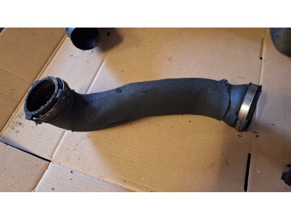 Hadice plnícího vzduchu Audi A8 D3 4E0145737L 4E0 145 737 L