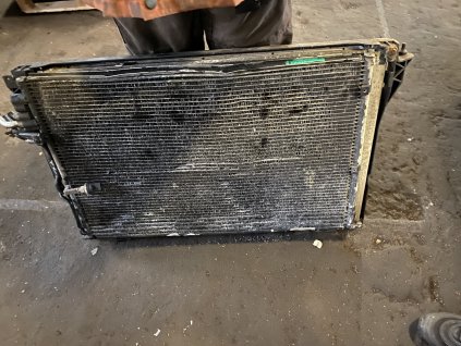 Chladič s ventilátorem Audi A8 4E0 260 410 N 4E0260410N