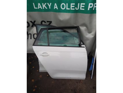 Právě zadní dveře Škoda Rapid