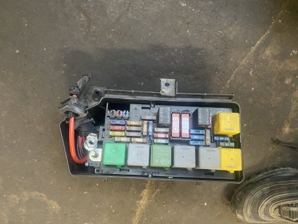 Pojistka skříň Mercedes Benz ML w164