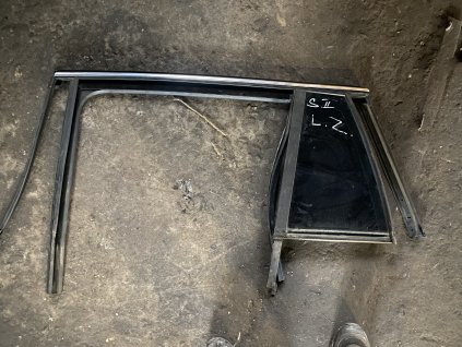 Trojúhelníkové sklo levé  zadní Škoda Superb 2 combi