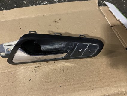 Vnitřní klika dveří s tlačítkem zamykání VW 3C1 837 113 D 3C1837113D