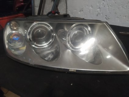 Prave přední  xenon Touareg 7L6 941 016 BK 7L6941016BK kompletni nastrojeny