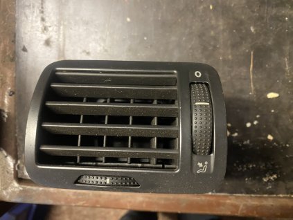 Průduch ventilace levy VW Passat B5 3B0 819 703 D 3B0819703D