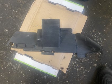 Vedení vzduchu vlevo VW Touareg 7L6 121 333 D 7L6121333D