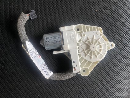 Motorek stahování oken Škoda Superb 2 8K0 959 811 A 8K0959811A