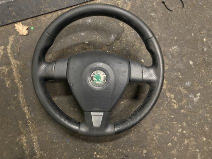 Třiramenný kožený volant s airbagem Škoda Octavia 2 RS