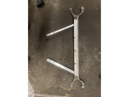 Konzole příčníku vzpěry tlumičů Audi A8 4E0 805 253 4E0805253