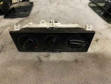 Ovládání topení a klimatizace VW Golf IV