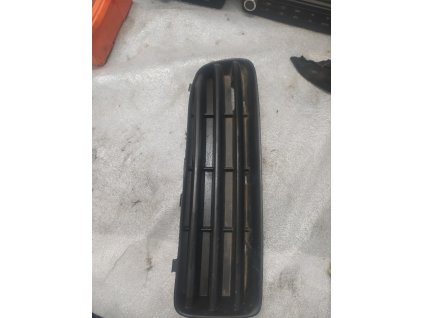 Mřížka do nárazníku prava octavia 1 1U0 807 368 B 1U0807368B