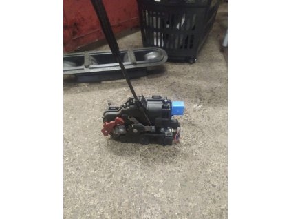 Zamek dveří levý přední fabia 2 3B1 837 015 AR 3B1837015AR