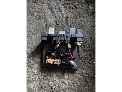 Řídicí jednotka palubní sítě 1K0 937 049 T 1K0937049T