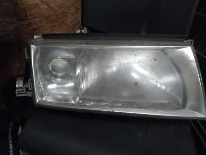 Právě přední světlo Octavia 1