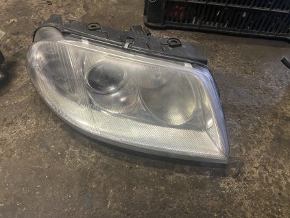 Přední pravé světlo VW Passat B5.5