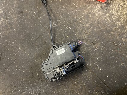 Zámek dveří levy zadni octavia 2  7L0 839 016 D 7L0839016D