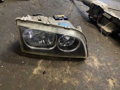 Přední světlo prave Volvo V40 30899885 30899885