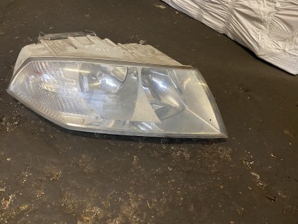 Přední světlo práve Škoda Octavia 2