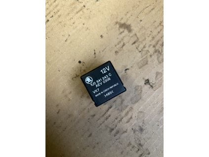 Relé 12V 1U0 941 243 C 1U0941243C