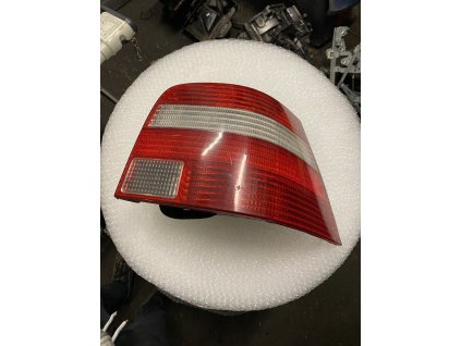 Zadni světlo práve VW Golf IV