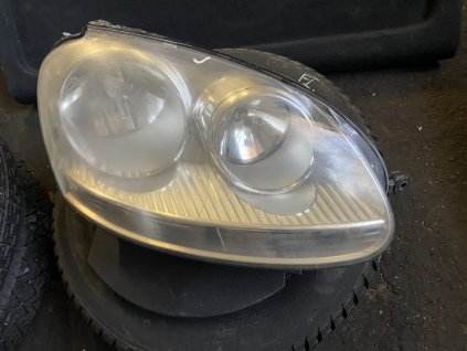 Přední pravé světlo VW Golf V