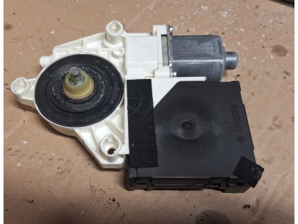 Motorek stahování okna levy Predni 1K5837401AH 1K5 837 401 AH 1K0959793L 1K0 959 793 L