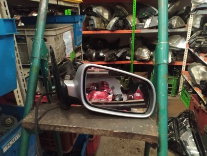 Prave přední zrcátko Seat Leon 1