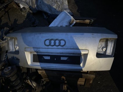 Viko kufru Audi A8 D3