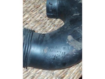 Sací trubka 1K0129618AE 1K0 129 618 AE