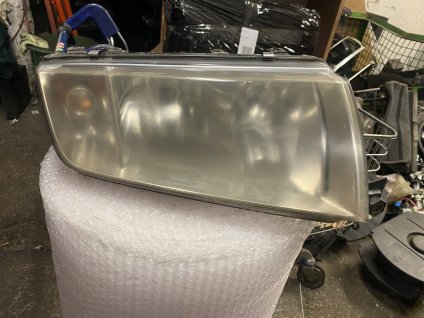 Přední práve světlo Škoda Fabia 1