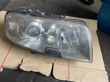 Přední světlo pravé Škoda Superb 1
