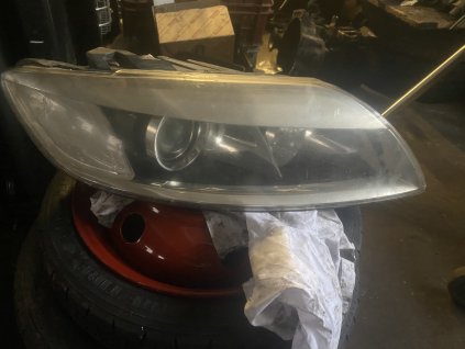 Přední světlo práve Audi Q7 4L0 941 004 A 4L0941004A