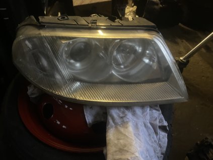 Přední světlo prave VW Touran