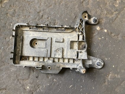 Držák autobaterie VW 1K0 915 333 1K0915333