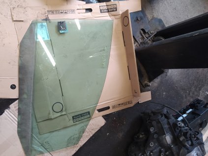 Práve přední sklo VW Touran